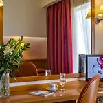 Chrispy Living Ex Nefeli Hotel 3*