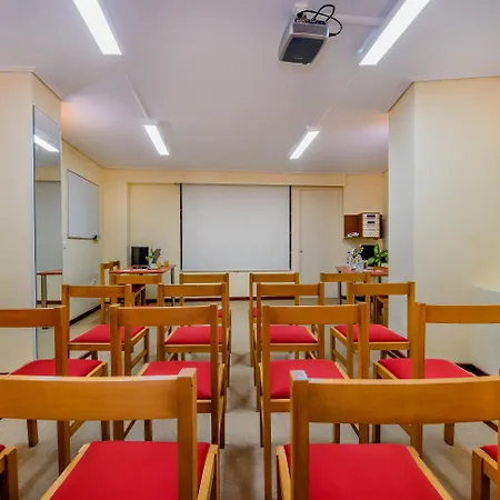 Chrispy Living Ex Nefeli Готель 3*