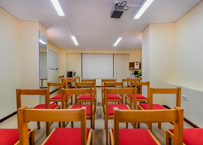 Chrispy Living Ex Nefeli Готель 3*