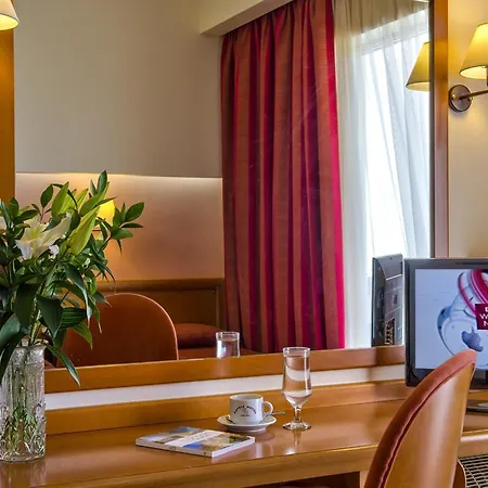 Chrispy Living Ex Nefeli Hotel 3*
